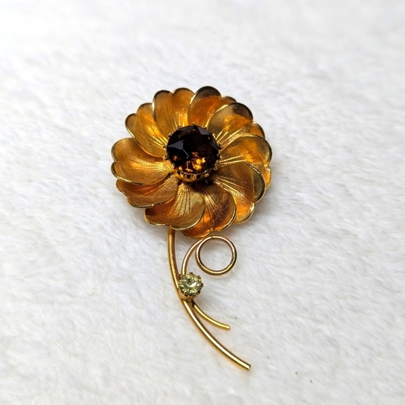 Vintage Goldtone Flower Brooche w/ Amber/Topaz Rhinestone & Yellow Rhinestone - Picture 6 of 6